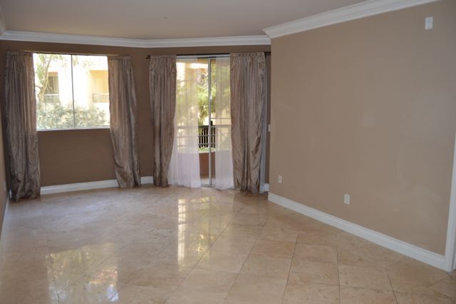Building Photo - Meridian - Unfurnished 1 Bed|1 Bath Luxury Condo with Main Pool View.