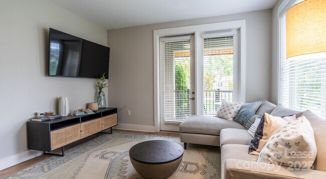 Building Photo - 6408 Providence Farm Ln