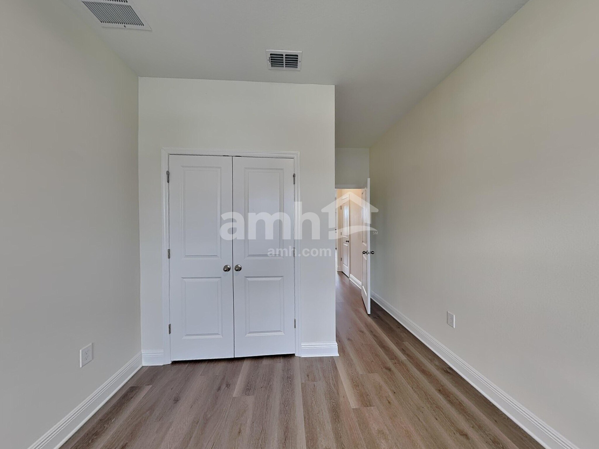 Building Photo - 5943 Pinewood Ests Dr