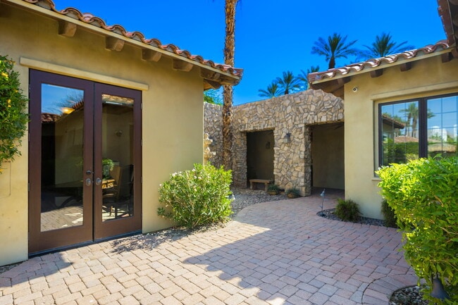 Building Photo - 56222 Village Dr