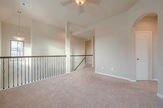 Building Photo - 8700 Laurel Crest Dr