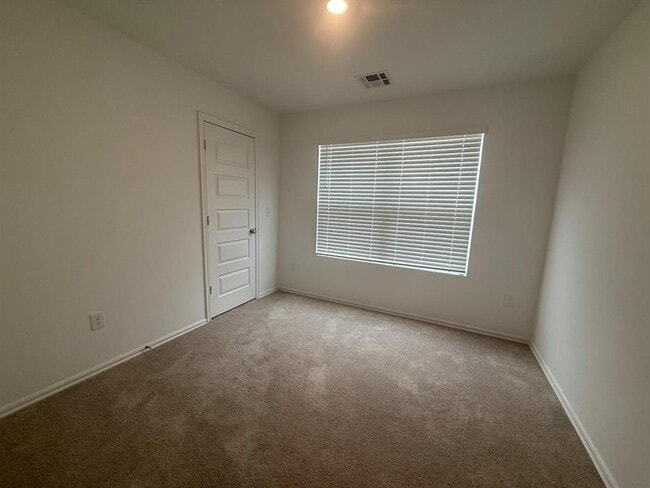 Building Photo - 16213 Maroon Dr