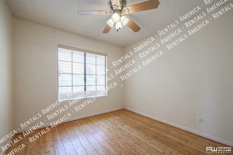 Building Photo - 925 N College Ave