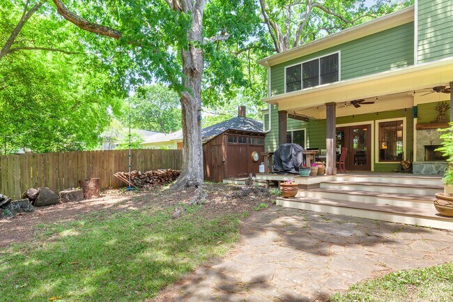 Building Photo - Beautiful 4/4 Plus Office, 4 Blocks From E...