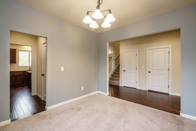 Building Photo - Desirable Camas Location - Hills at Round ...