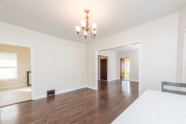 Building Photo - 515 2nd St