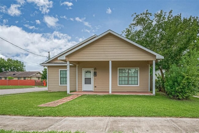 Primary Photo - 213 W Murrill Ave