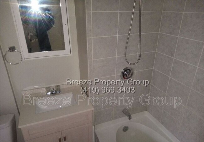 Building Photo - 733 E Oakland St