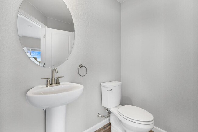 Building Photo - 1009 Birdwhistle Ln