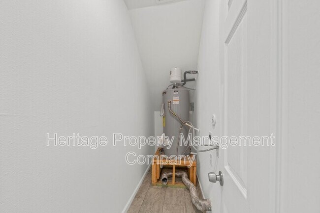 Building Photo - 323 Gabriel