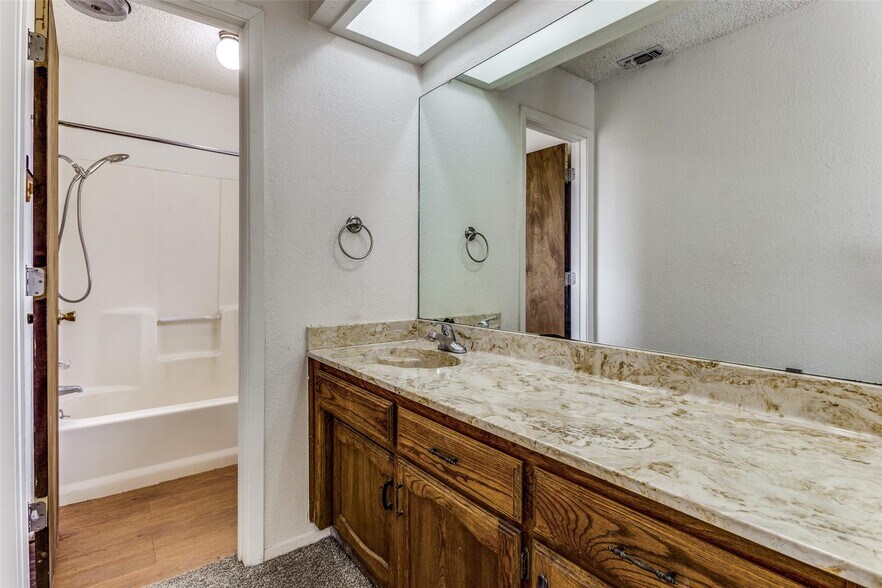 Building Photo - 1140 Jameson St