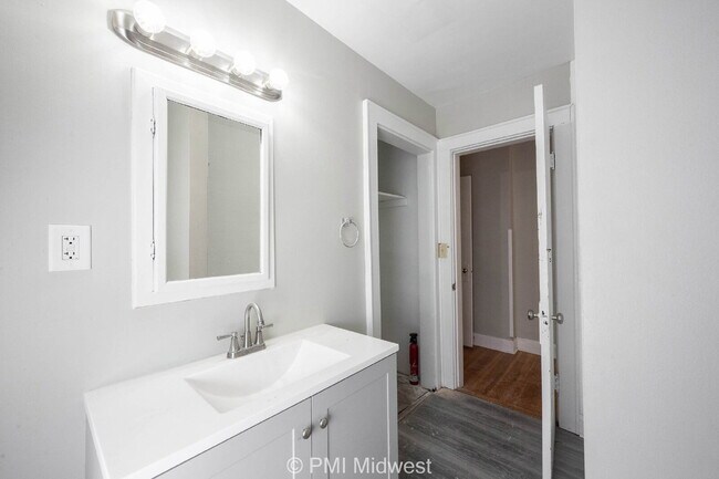 Building Photo - "Charming 3 Bedroom with Hardwood Floors i...