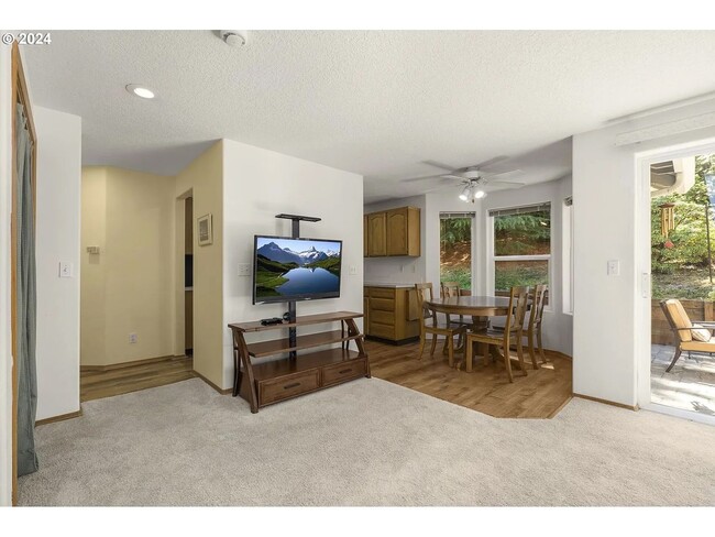 Building Photo - Stunning 4 Bedroom Home in Bethany!