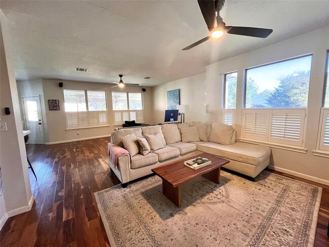 Building Photo - 2600 Mallard Green Cove