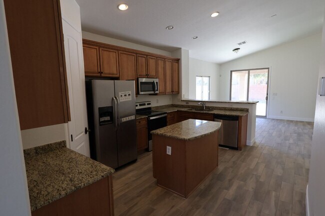 Building Photo - Remodeled 4 Bed 2 Bath Home.