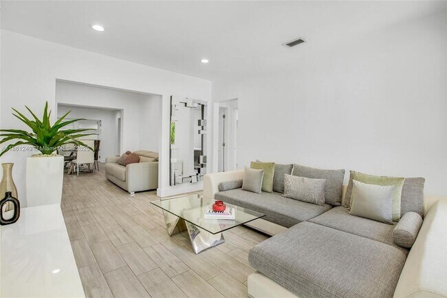 Building Photo - 3675 SW 26th St