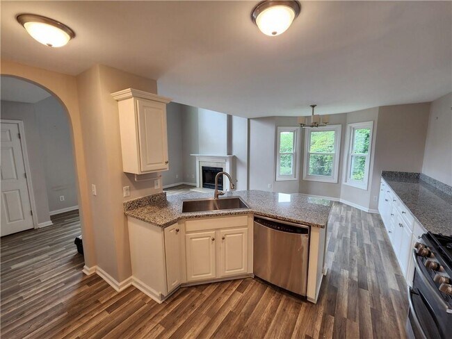 Building Photo - 156 Stoneforest Dr