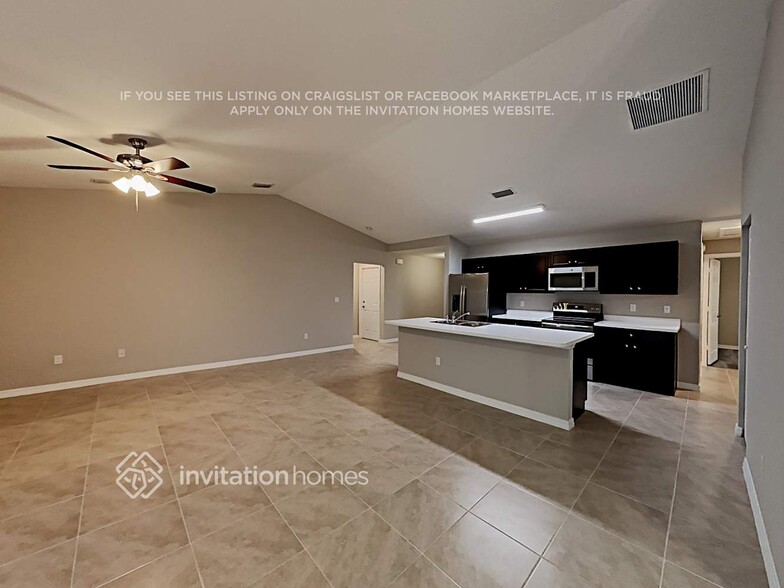 Building Photo - 2058 SW Quarry St