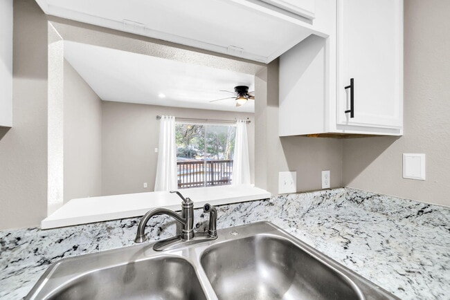 Building Photo - 200 White St