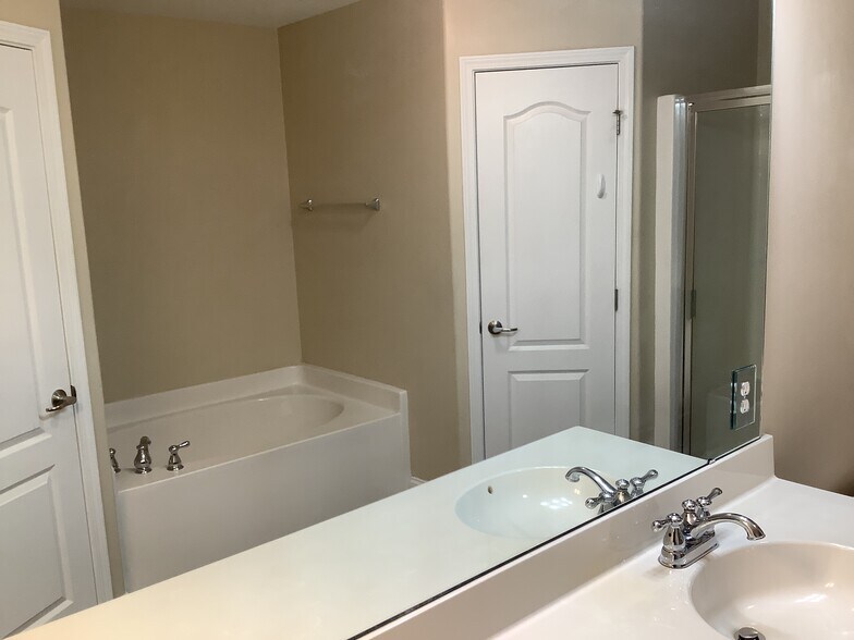 Building Photo - 7194 Caley Ln