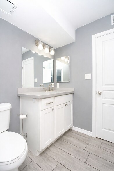 Jack & JIll Bath 2 - 2nd floor - 154 W 5th St