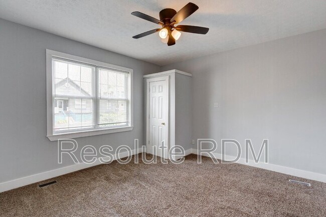Building Photo - 743 Cottage Ave