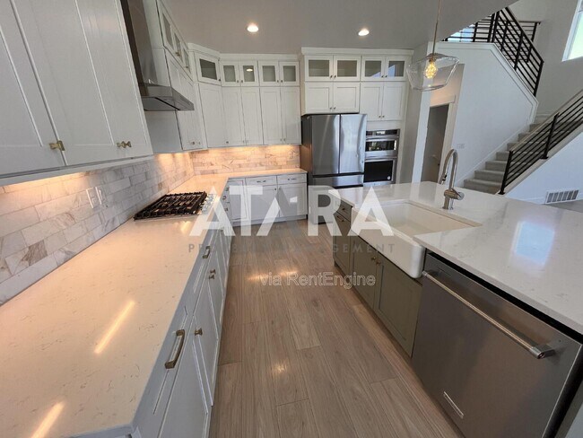 Building Photo - 909 Sagehill Dr