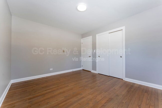 Building Photo - 390 Oak Ave