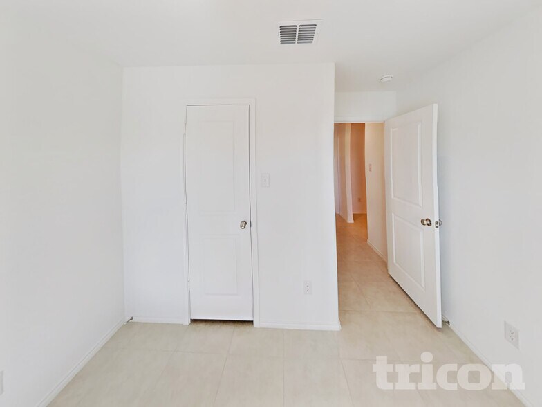 Building Photo - 8301 Bell Rdg Ln