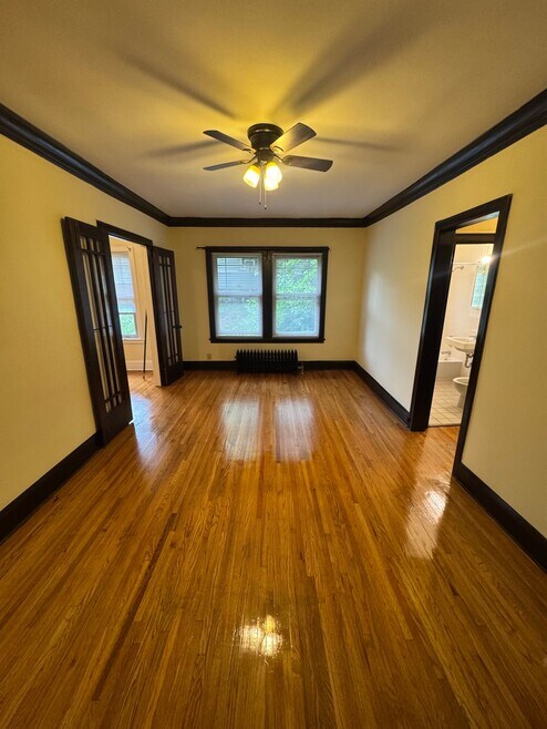Building Photo - 145 S Chatsworth St