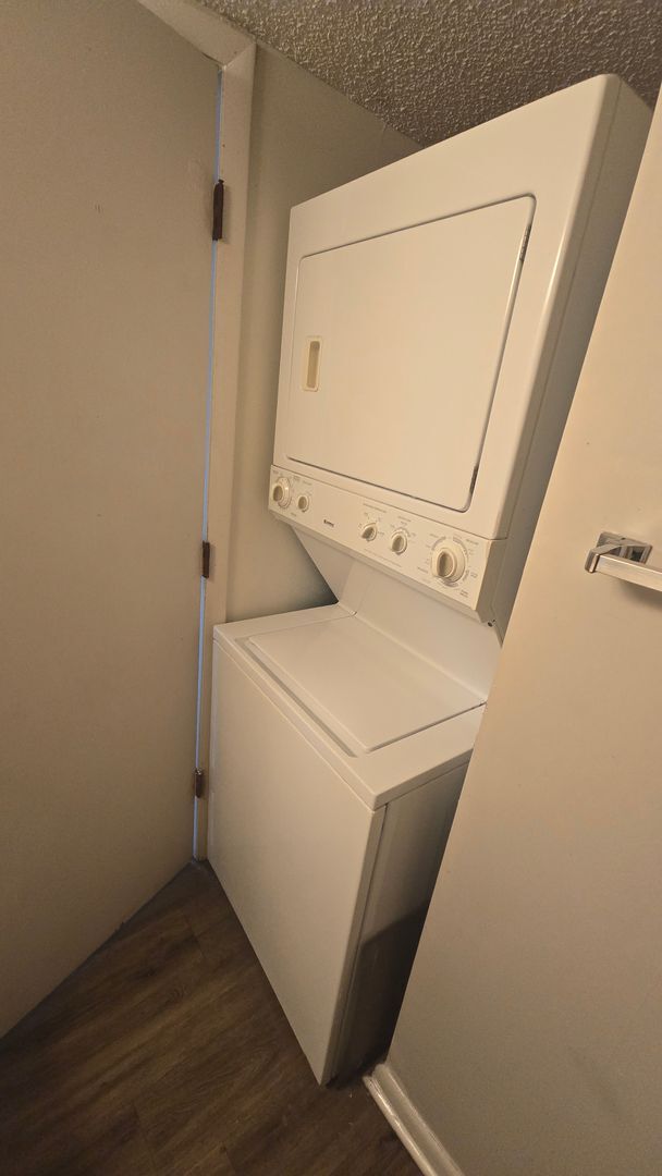 Building Photo - Five Points / USC Campus