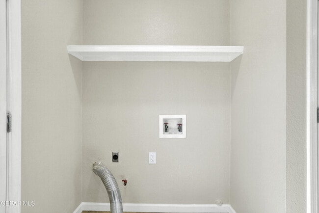 Building Photo - 4324 La Luz Ave