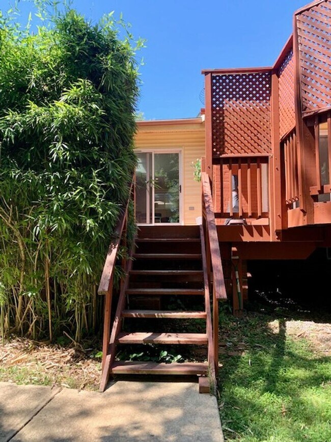 Building Photo - Light filled 2 BR plus 2 rooms, 2 FB including one in finished basement. Great location