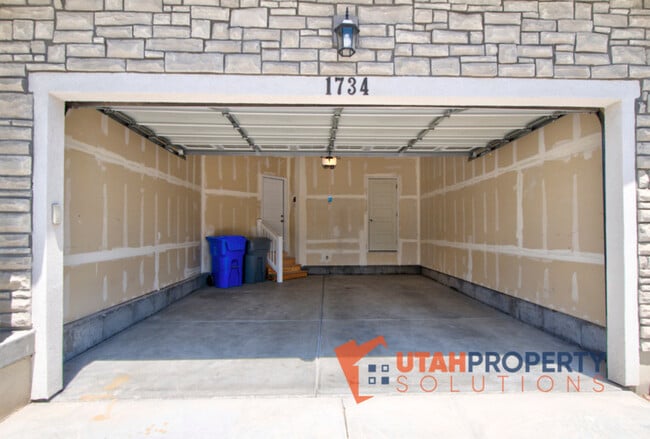 Building Photo - 1734 W Newcastle Ln