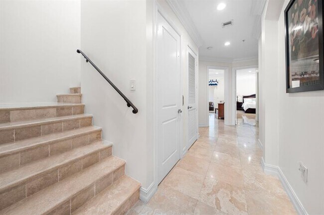 Building Photo - 514 N BIRCH Rd