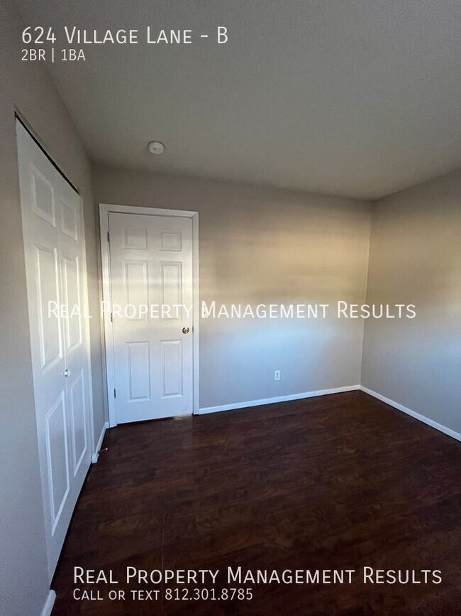 Building Photo - 624 Village Ln