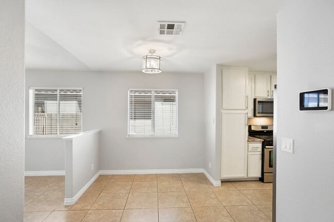 Building Photo - 3 Bed, 2 Bath Single Story West Vegas Beauty