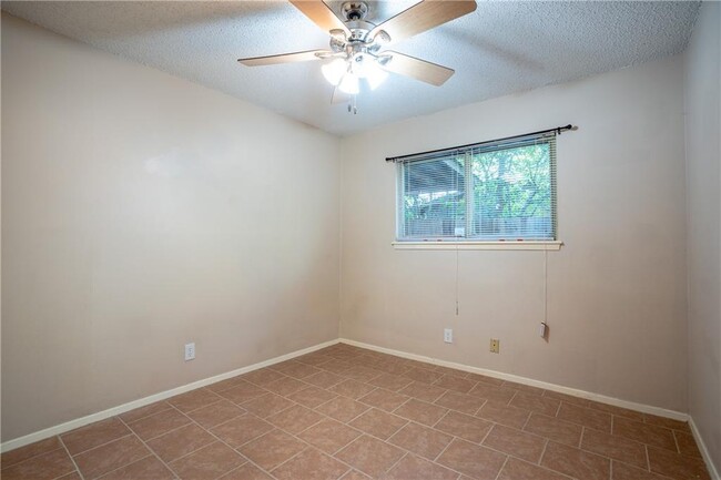 Building Photo - 9104 Quail Creek Dr