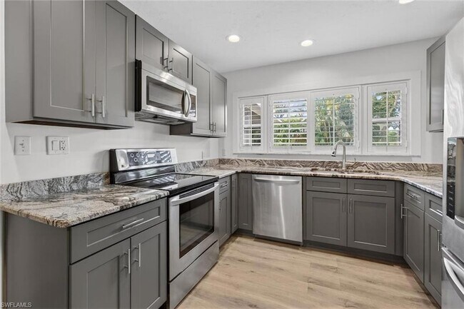 Building Photo - 1420 Maravilla Ave