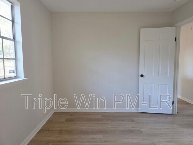 Building Photo - 5505 Crescent Dr