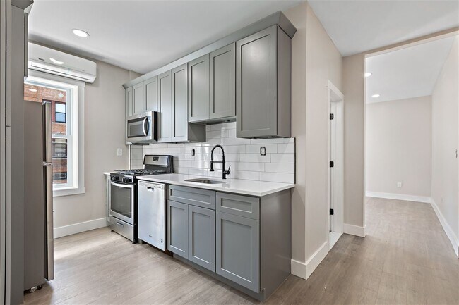 Building Photo - 197 Woodward St