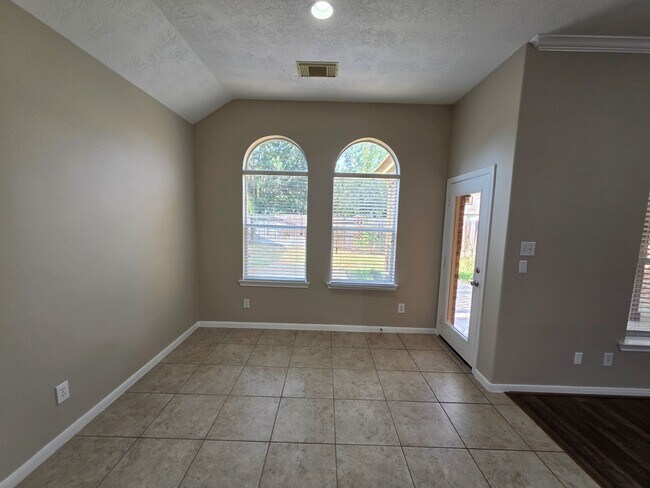Building Photo - 20743 Oakhurst Meadows Dr