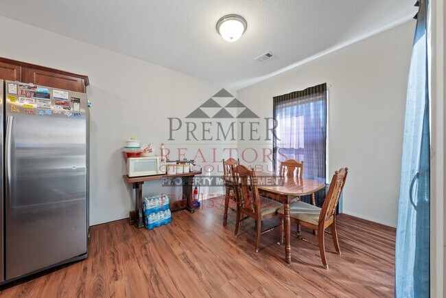 Building Photo - 5116 Magazine Ln