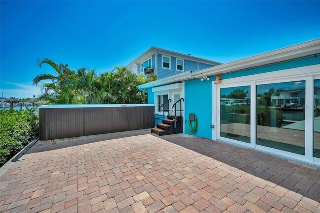 Building Photo - 17727 Long Point Dr