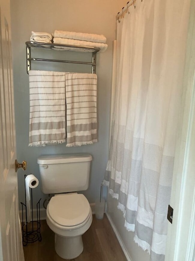 Building Photo - Stunning 3 - Bedroom 2.5 - Bath Townhome -...