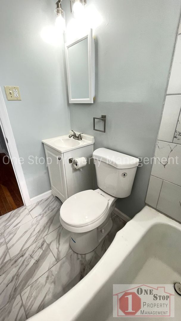 Building Photo - Beautiful 3 Bedroom 1 Bathroom Home in Gra...