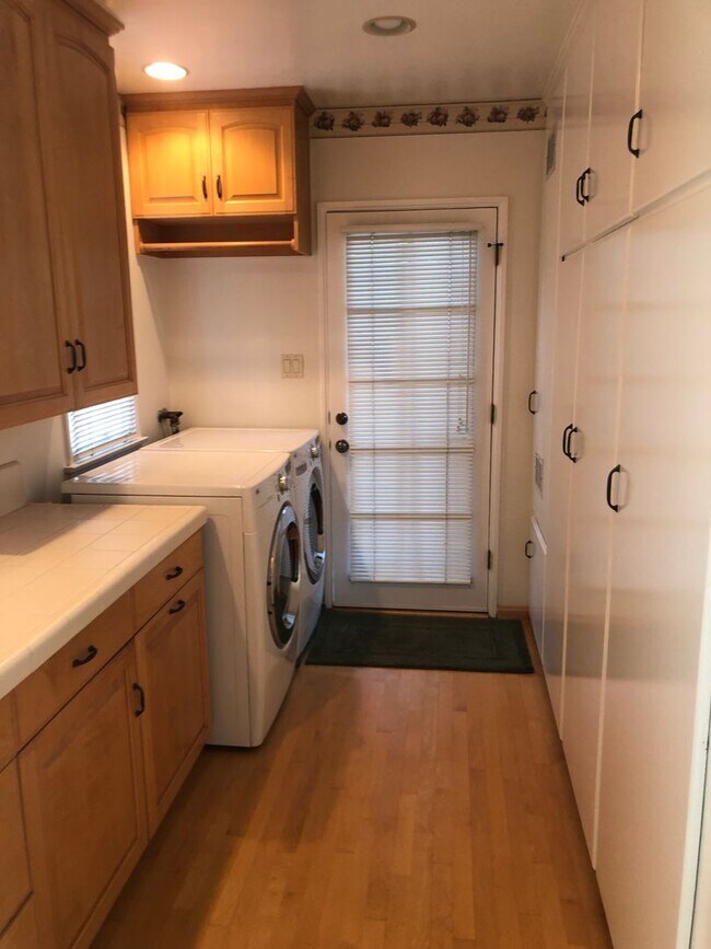 Building Photo - COMING SOON! Beautiful Home near Warner Brothers Studio! AVAILABLE 6/10/2026