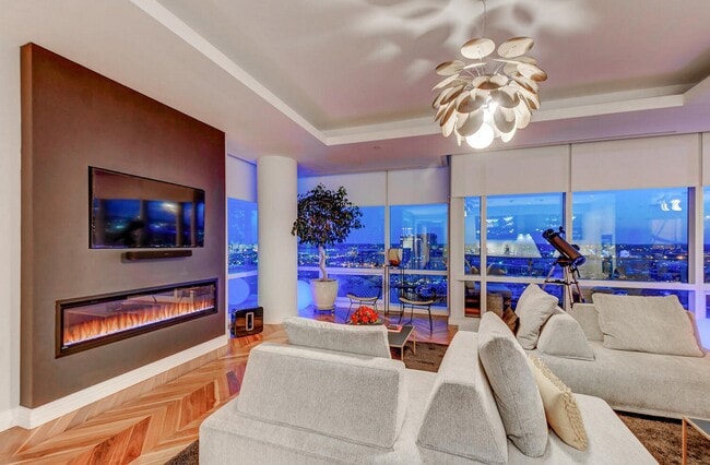 Building Photo - 300 International Drive