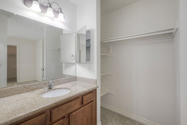 Building Photo - Gated Community - Ready To Go