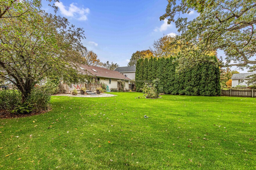 Building Photo - 5807 Black Walnut Dr